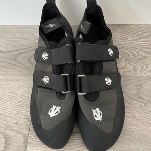 Evolv Eco-Trax climbing shoes - 9.5